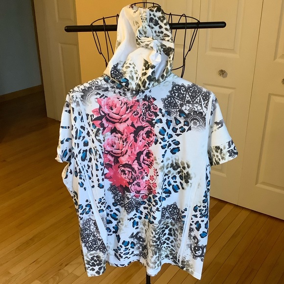 Like new colorful short sleeve hoodie - Picture 2 of 4